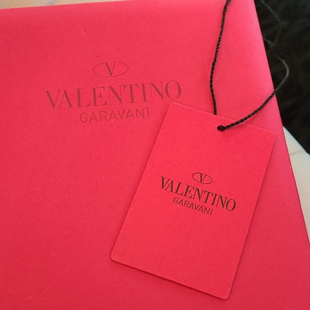 Valentino gorgeous crystal necklace - Picture 9 of 10